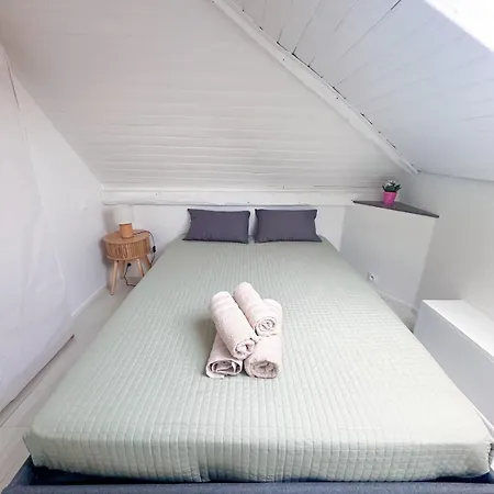 Duplex Proche Centre De *